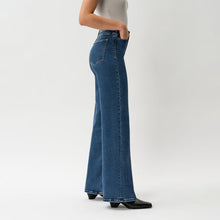 Load image into Gallery viewer, Wide-Leg High-RiRelaxed ComfortDenim™ Jeansse Jean