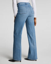 Load image into Gallery viewer, Easy Flare Jeans with Patch Pockets