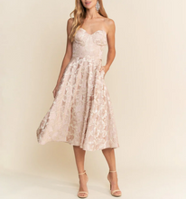 Load image into Gallery viewer, Mauve Floral Strapless Midi Dress